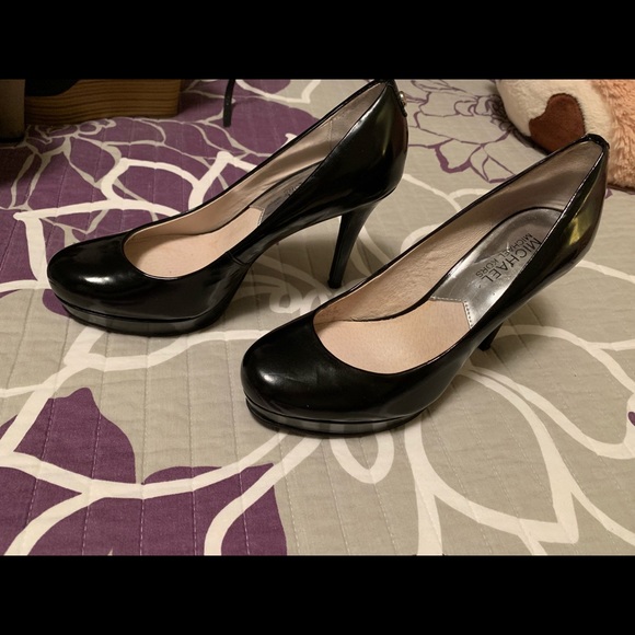 Shoes - Picture 4 of 8